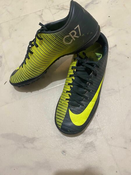 CR7 NIKEマーキュリアルビクトリー