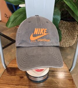 NIKE USA SPORTSWEAR／ストラップバックキャップ／グレー系／メンズフリーサイズ