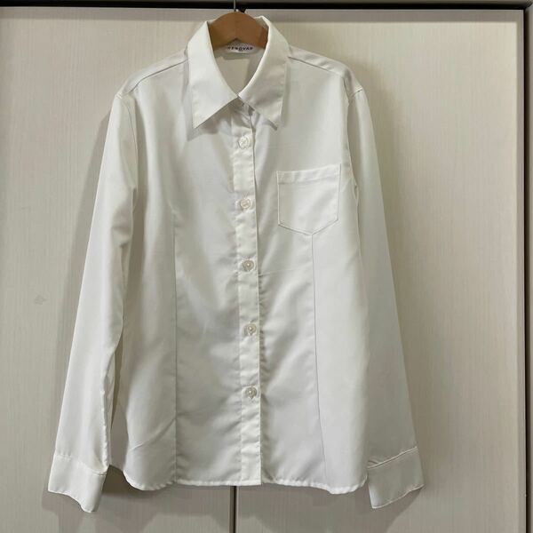 送料無料　長袖シャツ 150cm シンプルな白ブラウス　フォーマルに　送料込み