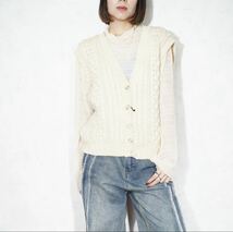 EU VINTAGE CABLE DESIGN KNIT VEST MADE IN UK/ヨーロッパ古着ケーブルデザインニットベスト_画像1