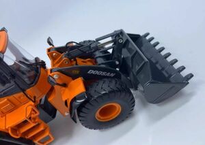 ★NOV★斗山 DOOSAN DL420A ローダーブルドーザー積み降ろし トラック合金 エンジニアリング 車両モデル 1:40 0680