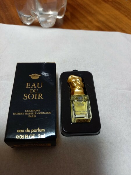 未使用　sisley EAU DU SOIR eau de parfum 2mlオードゥ　ソワール　オードゥパルファン ミニ香水 ミニボトル