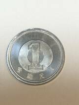 即決あり！　令和元年　ミントセット　出し　1円　硬貨　未使用品　１枚 　送料全国94円 ペーパーコインホルダー発送_画像1