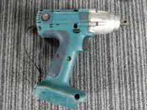 2660-05★動作確認済み★MAKITA マキタ インパクトドライバー2種 型式不明 充電器 バッテリー2個 5点おまとめ 現状品★_画像3