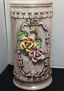 Capodimonte　カポディモンテ　陶磁器 傘立て 花器　MADE IN ITALY　イタリア製　薔薇の花の造形　バラの花弁　(02106