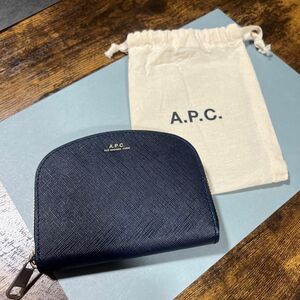 A.P.C. アーペーセー ハーフムーンウォレット 財布