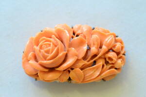本珊瑚 細密彫刻 帯留め 桃色 サンゴ 47mm×27mm 17g アンティーク 和装小物