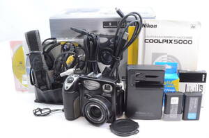 Nikon ニコン COOLPIX 5000 ブラック コンデジ デジタル コンパクト カメラ ※難有品　　2402001Y