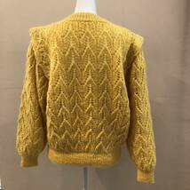 ２枚セット　ローブ　グルカパンツ風　紺のパンツ。ノーブランド　手編み風　ブイネックニット　黄色いセーター。_画像9