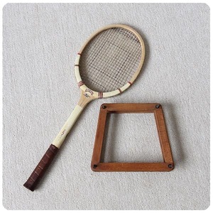イギリス ビンテージ 木製 テニスラケット ラケットプレス付き インテリア カバー「ディスプレイに」P-209