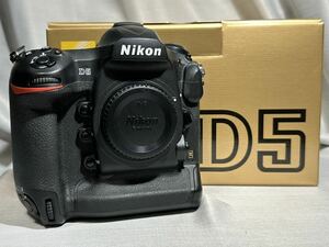 Nikon D5 (CF-Type) カメラ本体　シャッター回数約8万回　予備バッテリー付き