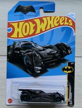 箱発送　★　ホットウィール　ベーシック　バットモービル　★　1/64 ミニカー　★　Hot Wheels　★　BATMAN vs SUPERMAN　新品_画像1