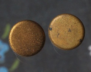 即決 メタルボタン 2個 φ7.5mm 極小 素材 材料 金色 ハンドメイドパーツ フランス輸入 ヴィンテージ