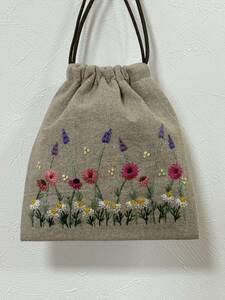 ☆ハンドメイド　お花の手刺繍　かわいい巾着　ラベンダー＆マーガレット＆カモミール　ギフト　ハーフリネン　ボタニカル☆