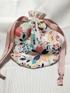 イチゴと花柄　まんまる巾着　ハンドメイド　小物入れ