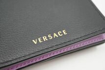 ヴェルサーチェ 二つ折り 財布 コンパクトウォレット メドゥーサ ロゴ レザー 黒 ブラック パープル 美品 VERSACE 7582k_画像3