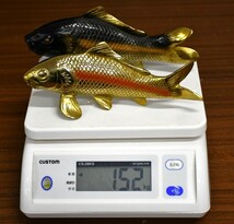 NY2-164【現状品】鉄製　鯉　置物　オブジェ　インテリア　置き物　飾り物　金属工芸　魚　双鯉　工芸品　総重量：約1.5㎏　中古品　保管品_画像10