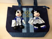 ディズニー 《未使用品》TDR アンバサダーホテル 宿泊者限定 ぬいぐるみバッジ付きトートバッグ ミッキー ミニー 4A33 【80】_画像1