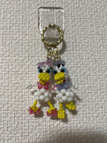 美品 ディズニー デイジー ドナルド ドナデジ ビーズ キーホルダー