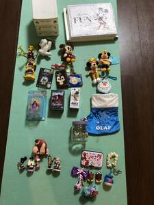 ディズニー グッズ他まとめ　約27点　フィギュア　ぬいぐるみ　当時物含む　OLAF ALICE WONDERIAIND WCF スターウォーズ　ベアブリック他