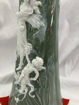 美術工芸　ドイツ　ルドルフスタッド窯　陶器製　妖精文花瓶　浮き出し彫刻 ケース付　インテリア　西洋アンティーク_画像5