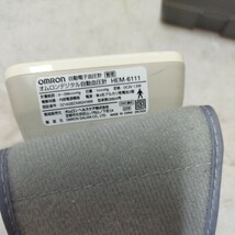 OMRON デジタル自動血圧計 手首式血圧HEM-6111 ファジィ ヘルスケア 体調管理 健康 計測 収納ケース付き 【60サイズ】_画像3