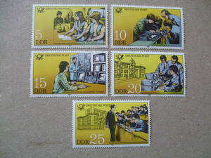 東ドイツ　１９８１年　郵便と情報の新人教育　５種完　未使用
