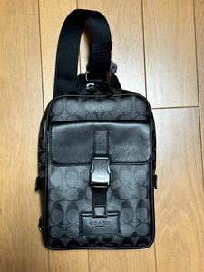 ◯美品 コーチ バッグ メンズ COACH ショルダー＆斜め掛け シグネチャー トレックパック C2711 QBMI5 チャコール×ブラック◯