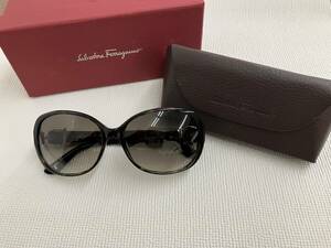 【M】Salvatore Ferragamo フェラガモ サングラス SF613S 214 135 箱 ケース付 眼鏡 メガネ