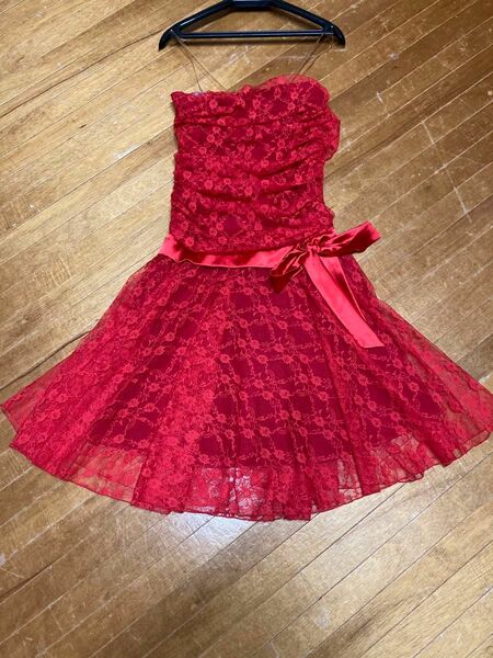 赤レースベアトップドレス