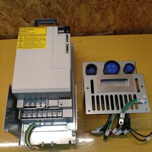  美品 安川電機 2020製 YASKAWA サーボパック SERVO PACK 200V SGD7S-550AWOA Σ-7 JZRCR-ASV01　サーボアンプ 　④