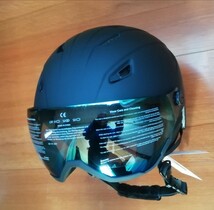 新品未使用 バイザー ヘルメット サイズ L（58cm～61cm）カラー マットブラック スノーボードヘルメット スキーヘルメット ゴーグル_画像2