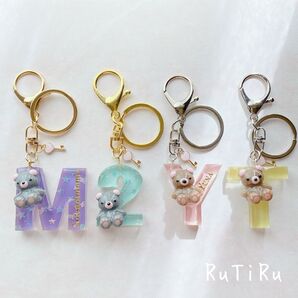 【受注制作】cute bearイニシャルキーホルダー★イニシャル入れ対応可 有料★ ★パーツカラー3種類★