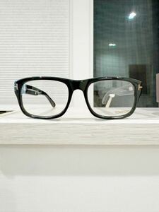 トムフォード　TF5253 メガネ　眼鏡　サングラス　専用ケース付 伊達メガネ　クリアレンズ　TOM FORD