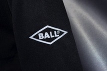 新品 Mサイズ BALL ボール 長袖　３Ｄロゴ　トレーナー　スエット イタリアブランド エンボス加工 ブラック_画像4