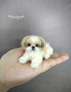 *hirapie*　ひらぴー　羊毛フェルト　シーズー　手のひらサイズ　伏せポーズ　犬　ハンドメイド　