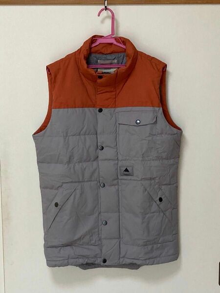 BURTON SNOWBOARD VEST バートンスノボダウンベスト美品　重ね着やアクセントに！メンズMサイズ ダウン80%