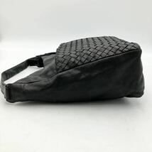 124 ★1円スタート★ 美品 BOTTEGA VENETA ボッテガヴェネタ ショルダーバッグ イントレチャート レザー ブラック メンズ ビジネス_画像4