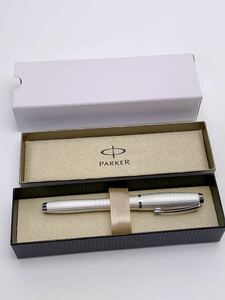 P027 未使用保管品 PARKER パーカー 万年筆 アーバン プレミアム パールメタルCT 定価10,800 元箱付き F字