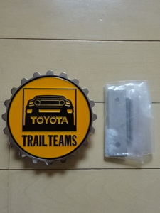 中古品【FJ CRUISER】TRAIL TEAMS グリルバッジ (FJクルーザー,トレイルチームエディション)