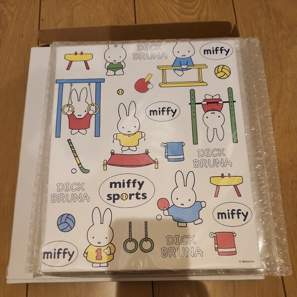 ミッフィー キャンバスアート miffy sports パターン