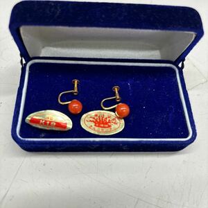 B3958[ antique ] red .. earrings K18