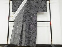 平和屋川間店■夏物　小紋　絽　流水草花文　黒地　着丈156.5cm　裄丈63.5cm　洗える着物　A-ck4013_画像2