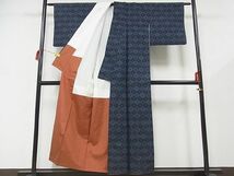 平和屋-こころ店■本場大島紬　7マルキ　幾何学花文　着丈151.5cm　裄丈63cm　正絹　逸品　1B-wt1754_画像2