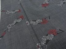 平和屋-こころ店■本場大島紬　7マルキ　草花文　黒地　着丈150.5cm　裄丈62cm　正絹　逸品　A-cs7212_画像3