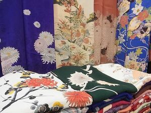 平和屋■アンティーク 大正ロマン 着物 まとめて 50点 レトロ 人物 乱菊 花柄 楽器 刺繍 金彩 金糸 など 未使用品あり 全て正絹 sw567