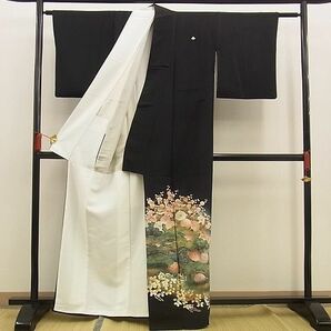 平和屋野田店■豪華黒留袖 作家物 手描き 四季草花文 暈し染め 金彩 逸品 n-xi1052の画像3