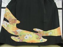 平和屋川間店■豪華黒留袖　駒刺繍　霞亀甲宝尽くし花文　暈し染め　金彩　逸品　cm2370_画像3