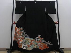 平和屋川間店■豪華黒留袖　駒刺繍　籬菊花文　金彩　逸品　n-mz5692