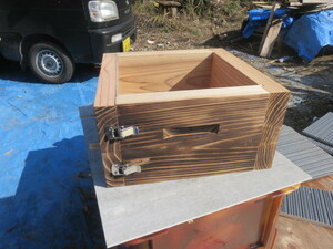 蜜蜂巣箱　日本蜜蜂用重箱式巣箱の観察窓付き継箱　内寸２３０ｍｍ用